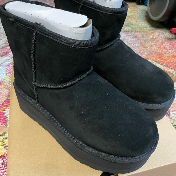 UGG Classic Mini Platform NIB - Picture 7 of 16